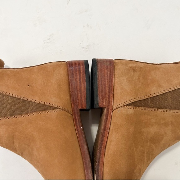 Nisolo Womens Chelsea Boot In Sand Suede | 7 - Picture 7 of 13